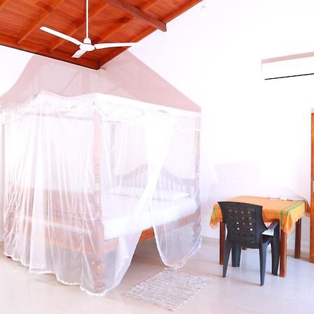 The King Apartment Hikkaduwa Bagian luar foto