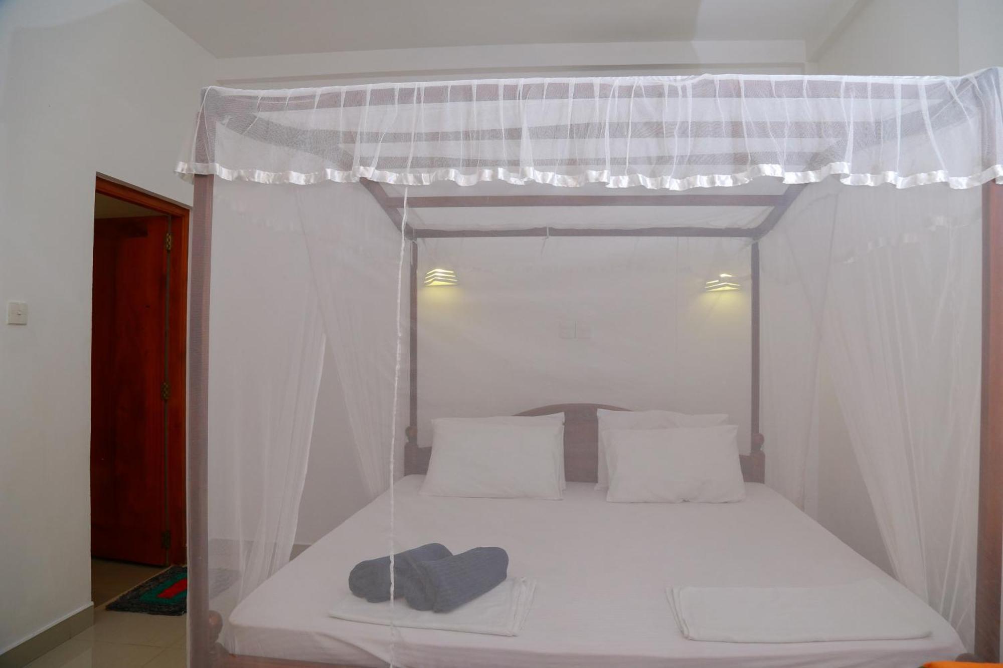 The King Apartment Hikkaduwa Bagian luar foto
