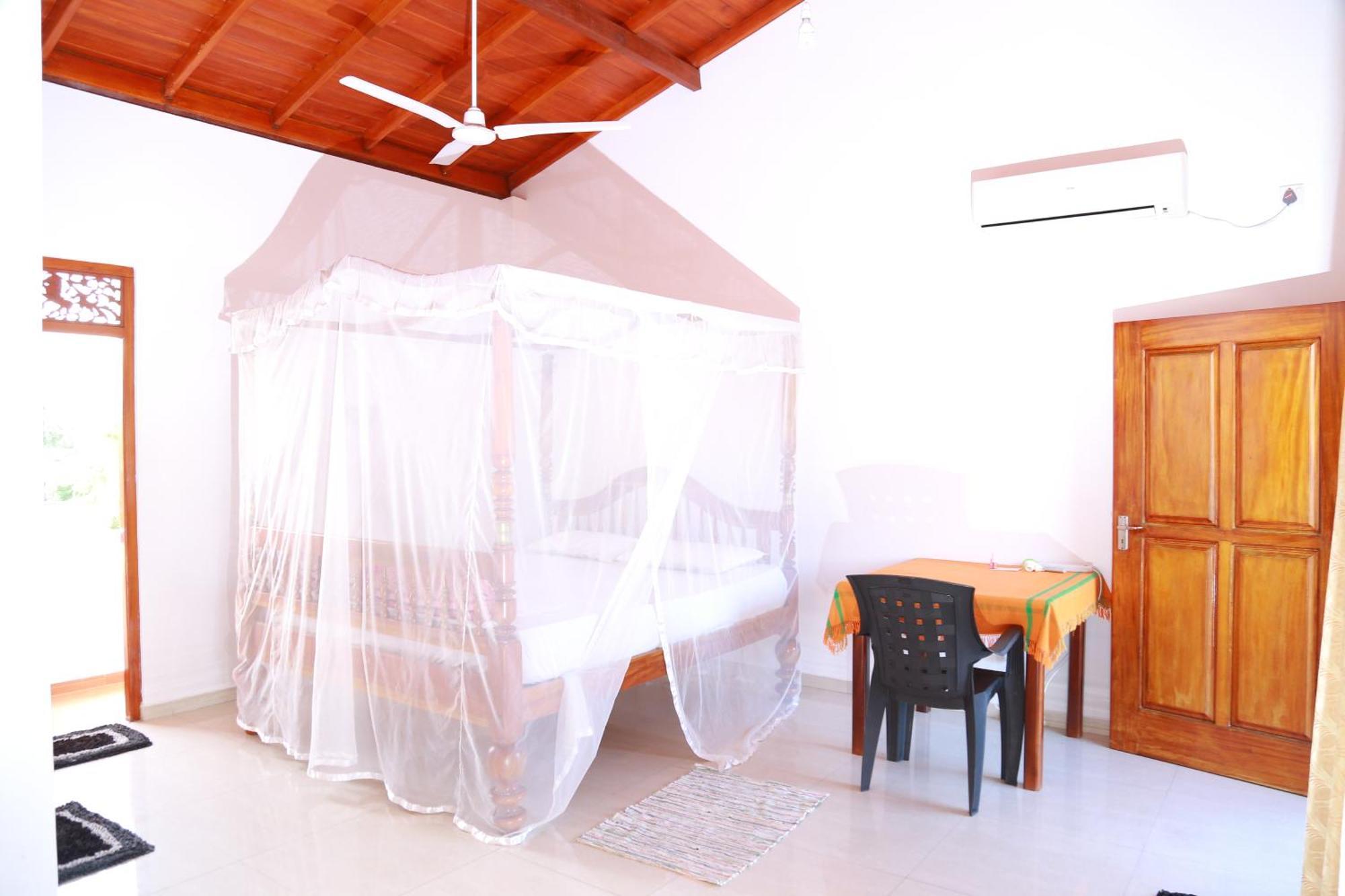 The King Apartment Hikkaduwa Bagian luar foto