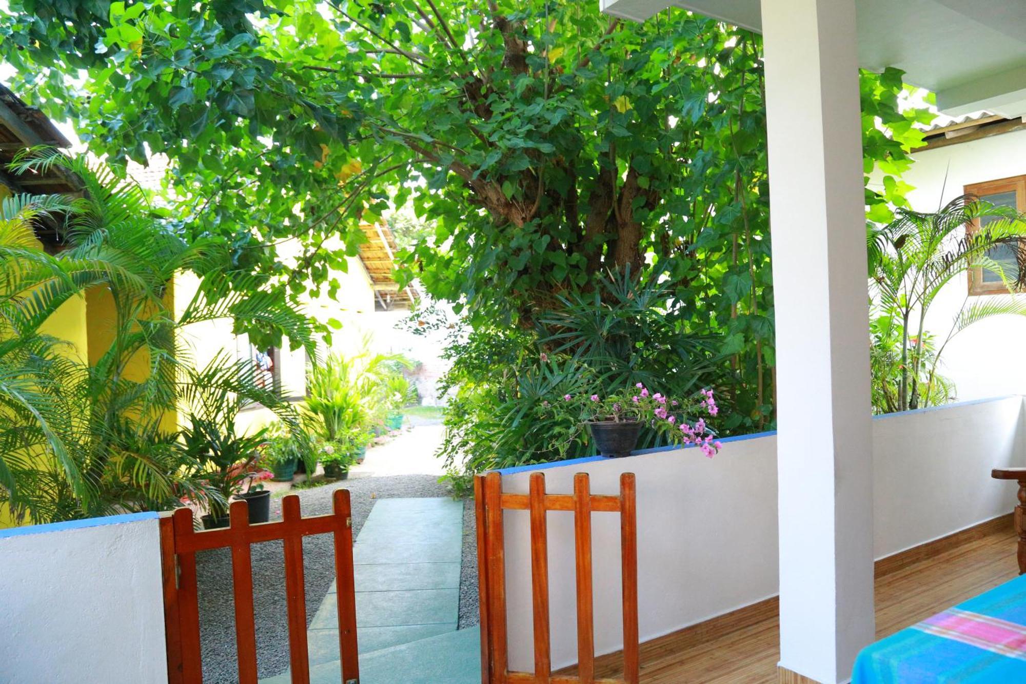 The King Apartment Hikkaduwa Bagian luar foto
