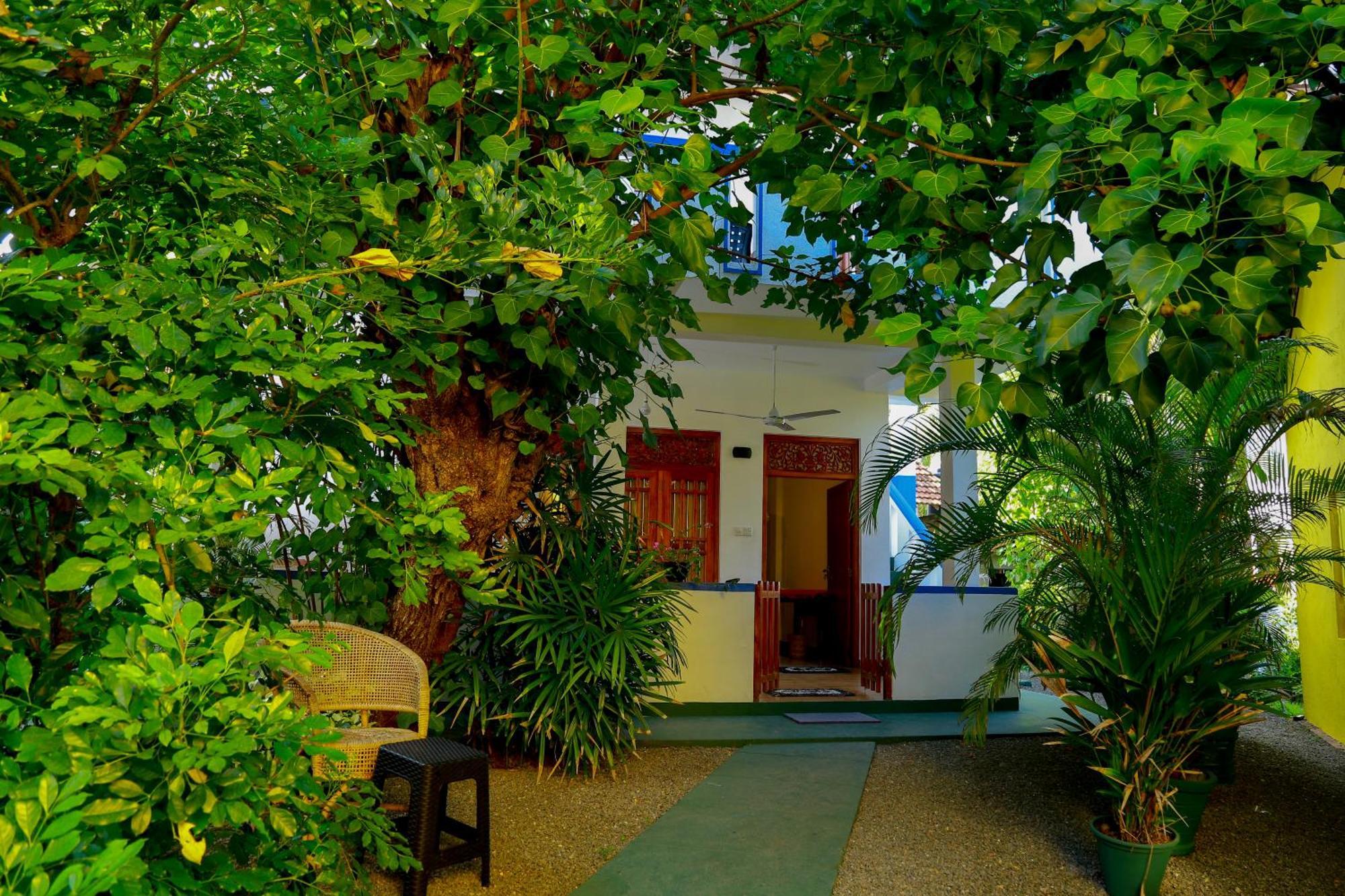 The King Apartment Hikkaduwa Bagian luar foto