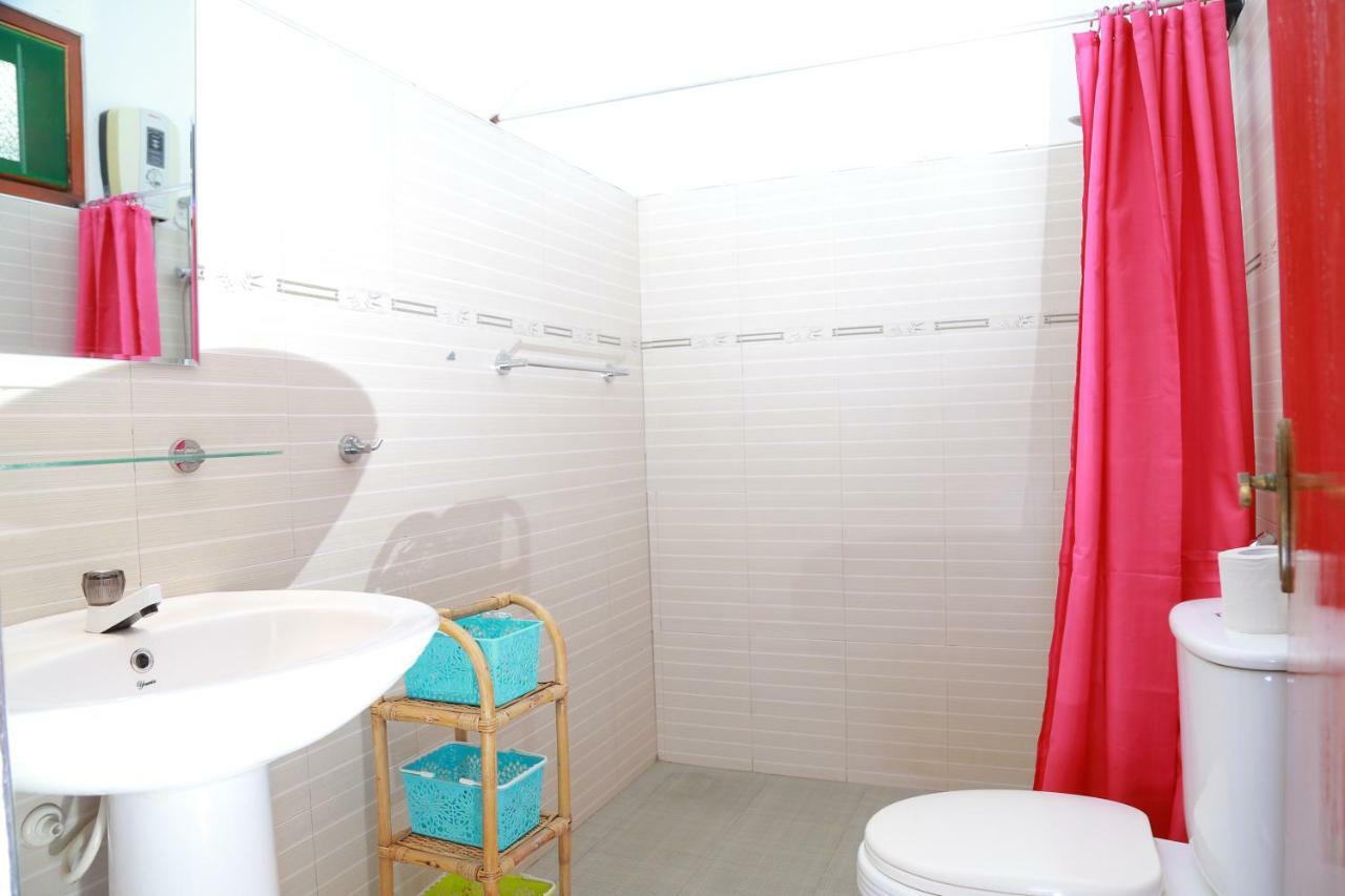 The King Apartment Hikkaduwa Bagian luar foto